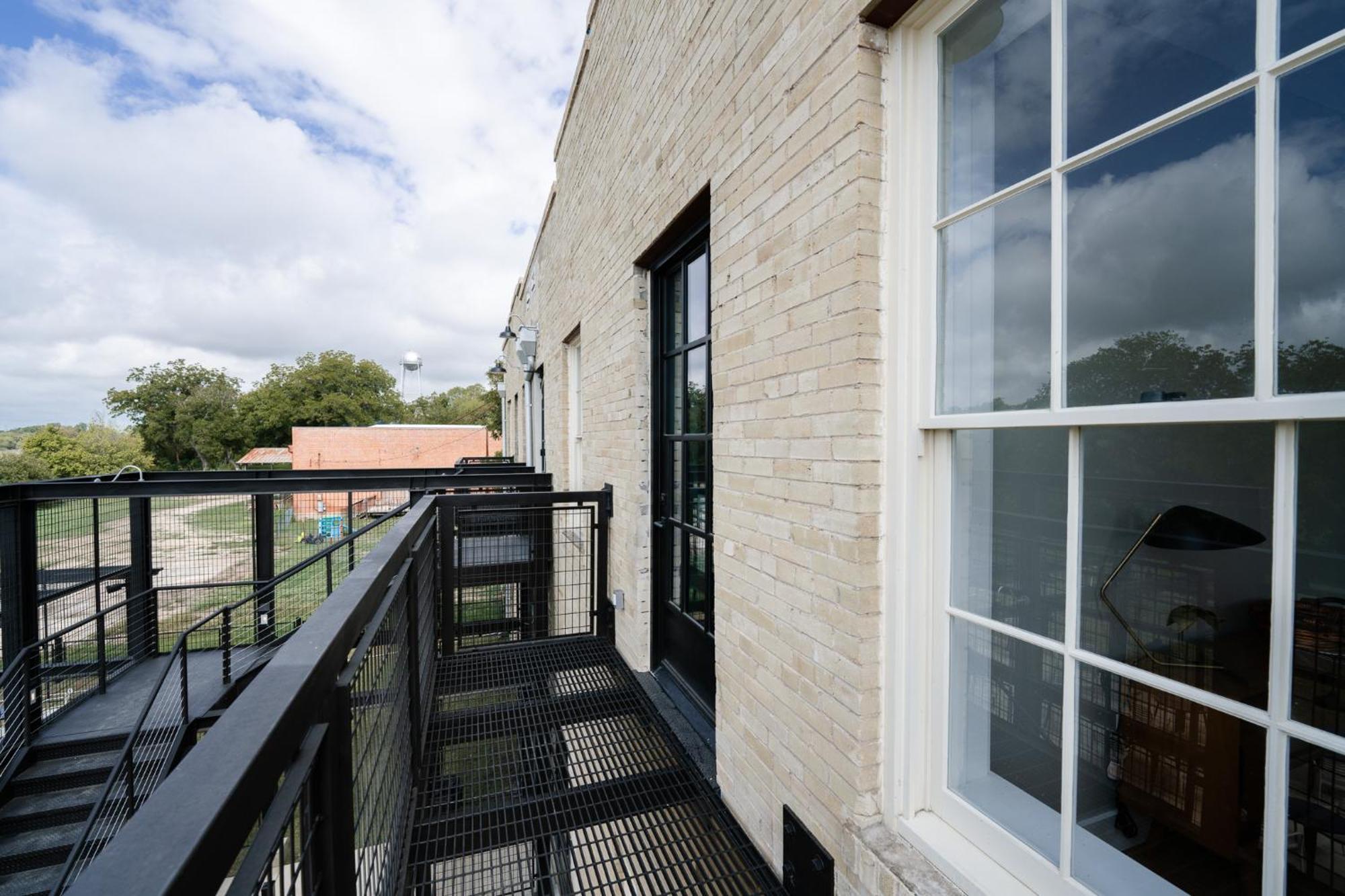 Western 1924 Luxury Lofts Martindale Екстер'єр фото