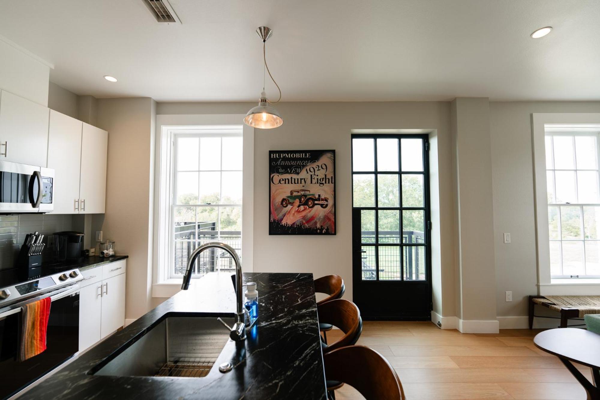 Western 1924 Luxury Lofts Martindale Екстер'єр фото