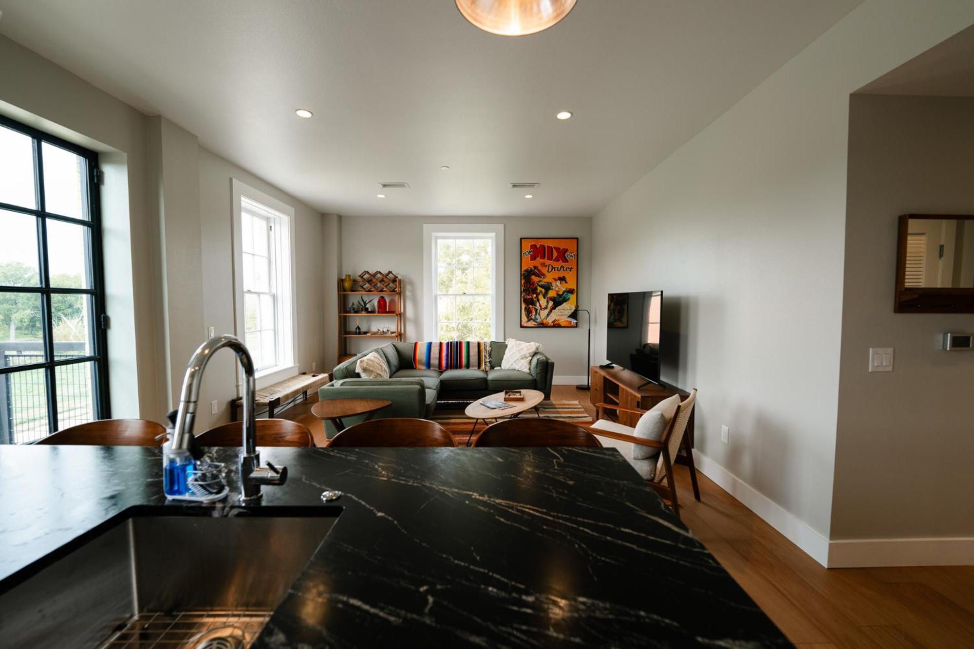 Western 1924 Luxury Lofts Martindale Екстер'єр фото
